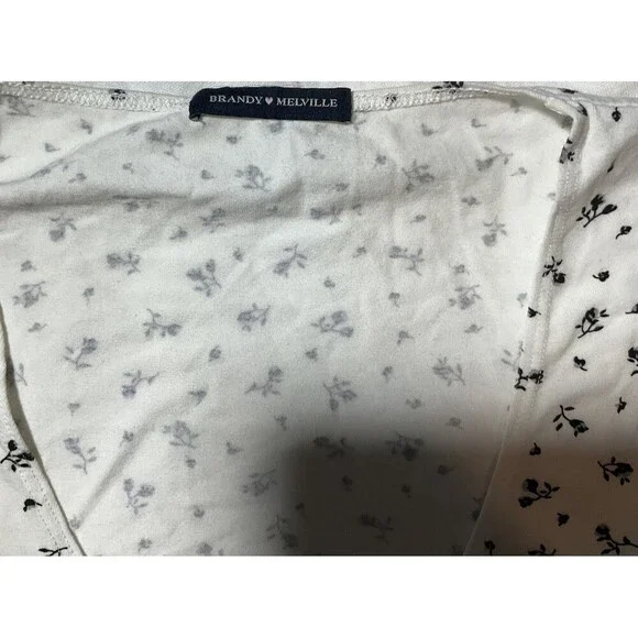 Brandy Melville True Wrap Crop Top OS Size S/M Floral Long Sleeve Boho Cottage - Picture 2 of 5